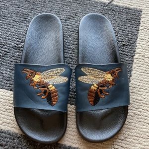 Gucci men’s black leather sandal with bee 10.5